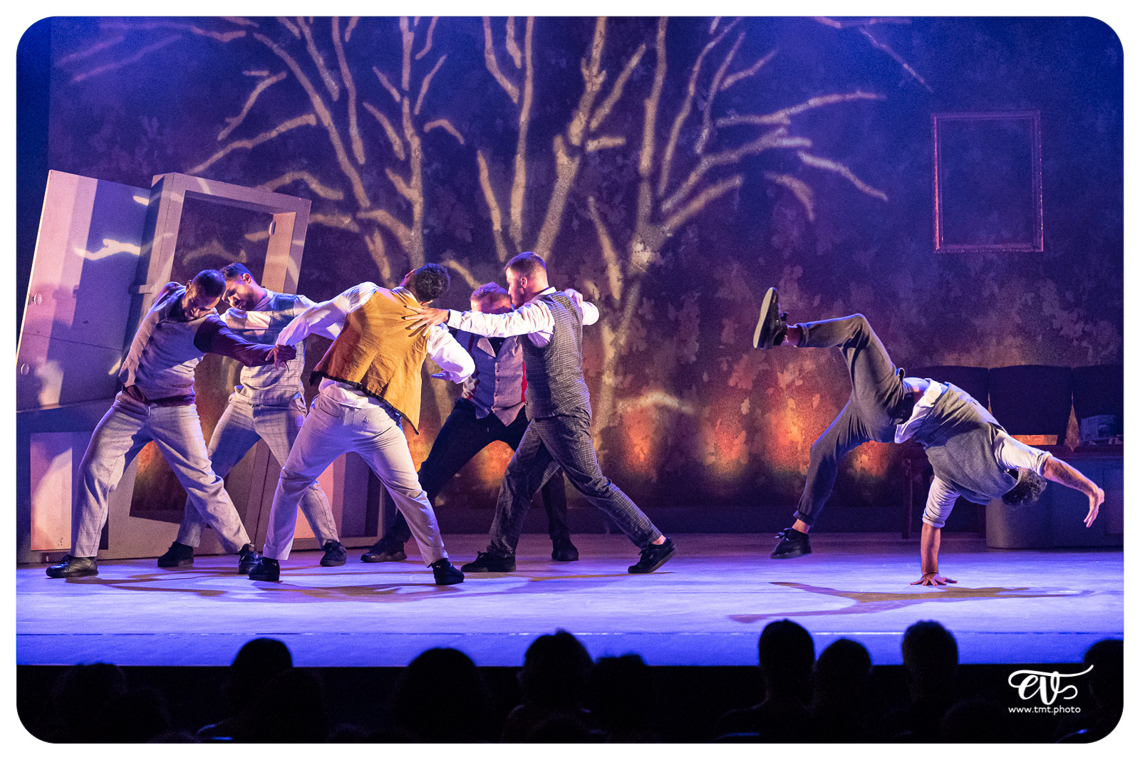 SUR LE FIL (CIE PYRAMID)